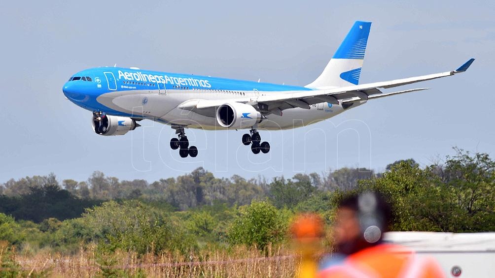 Llegó el avión de Aerolíneas Argentinas procedente de Moscú con la segunda tanda de vacunas