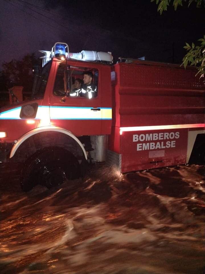 Martín Bustos (Jefe del Cuerpo de Bomberos de Embalse): 