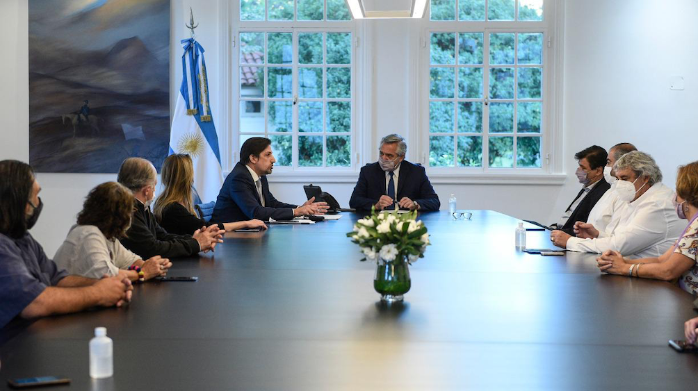 El Gobierno acordó con los docentes un aumento salarial escalonado del 34,55%