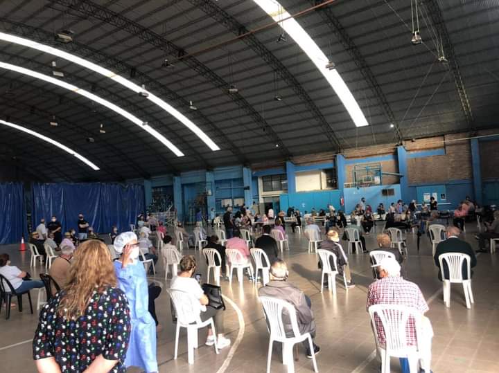 Se continúa con la vacunación de nuestros adultos mayores de 70 años en nuestra ciudad 