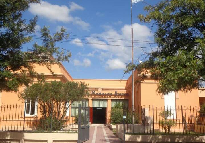 CUATRO BURBUJAS AISLADAS EN LA ESCUELAS MODESTO ACUÑA