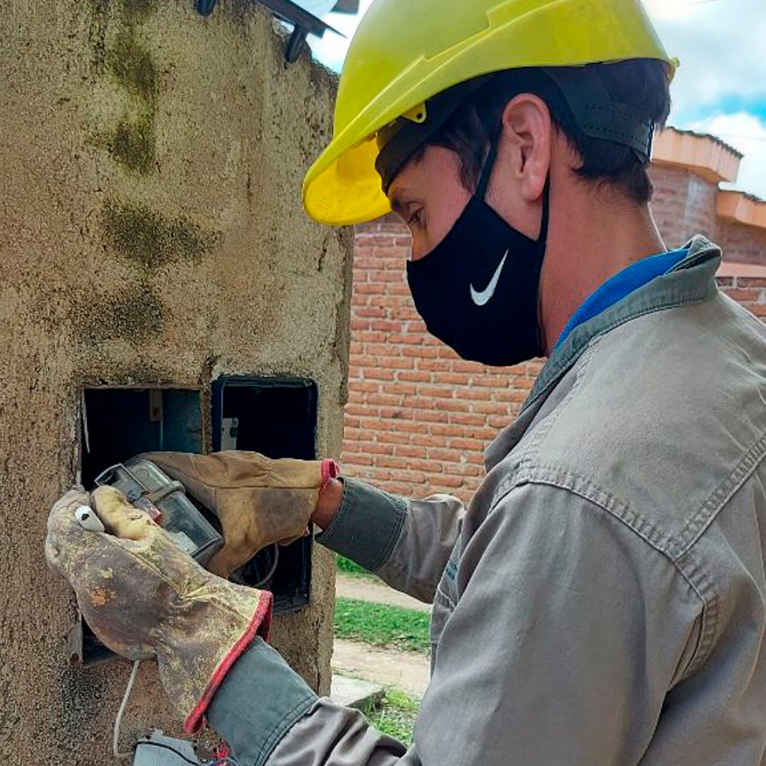 LA COOPERATIVA ESTA REALIZANDO EL CAMBIO DE TAPAS DE MEDIDORES