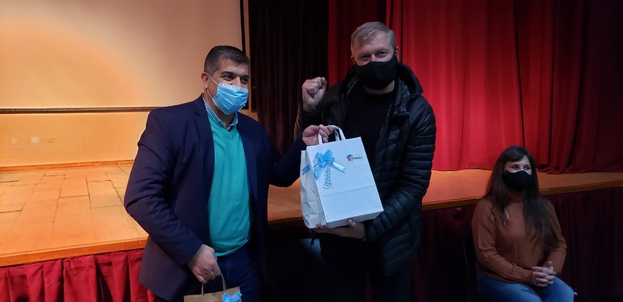Héctor Pichi Campana estuvo haciendo entrega de aportes del programa Asistencia Económica a Clubes en Tancacha.