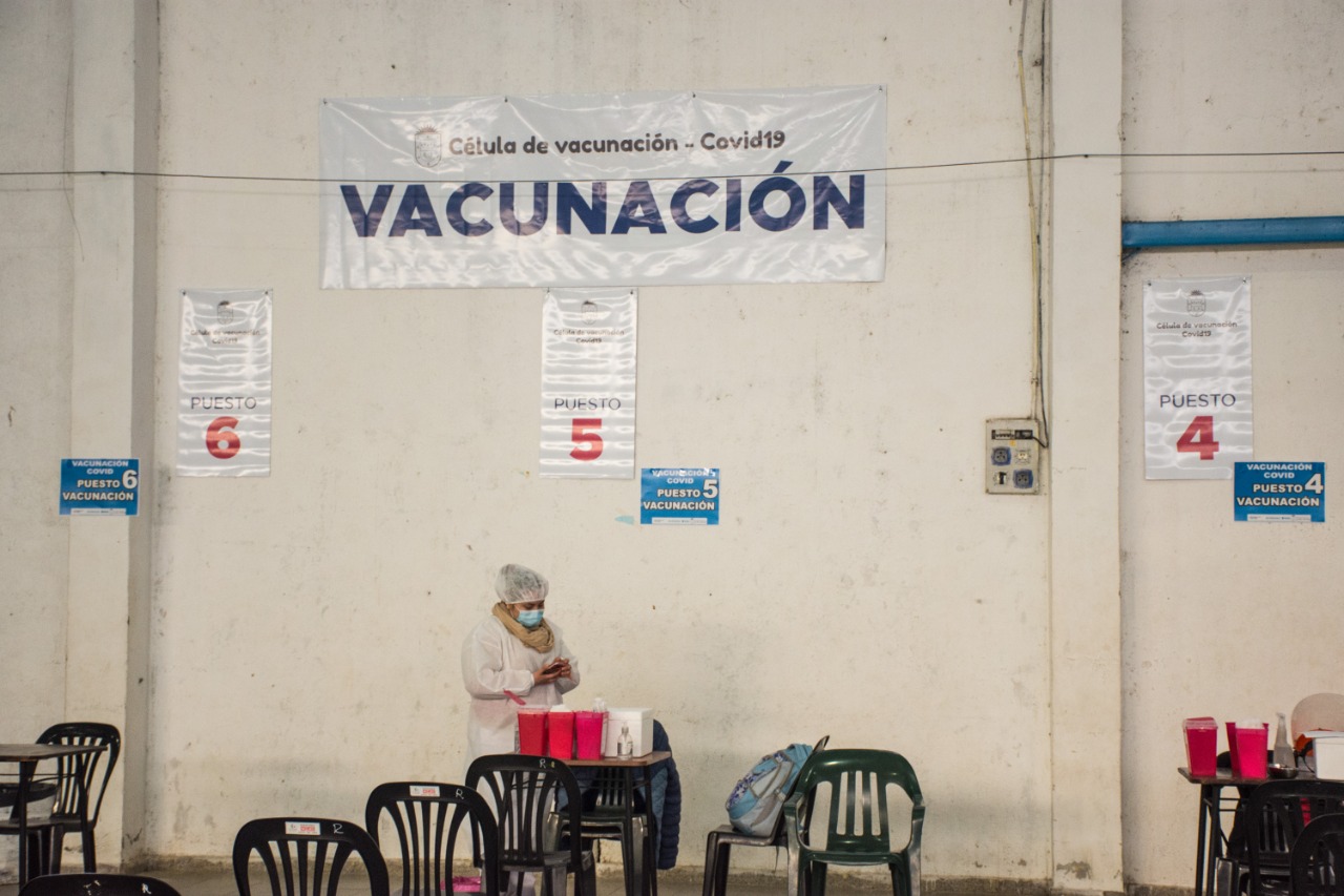 Importante: Quienes tengan notificación para vacunarse a partir del 4 de junio podrán adelantar su inmunización para el día de mañana, 3 de junio.