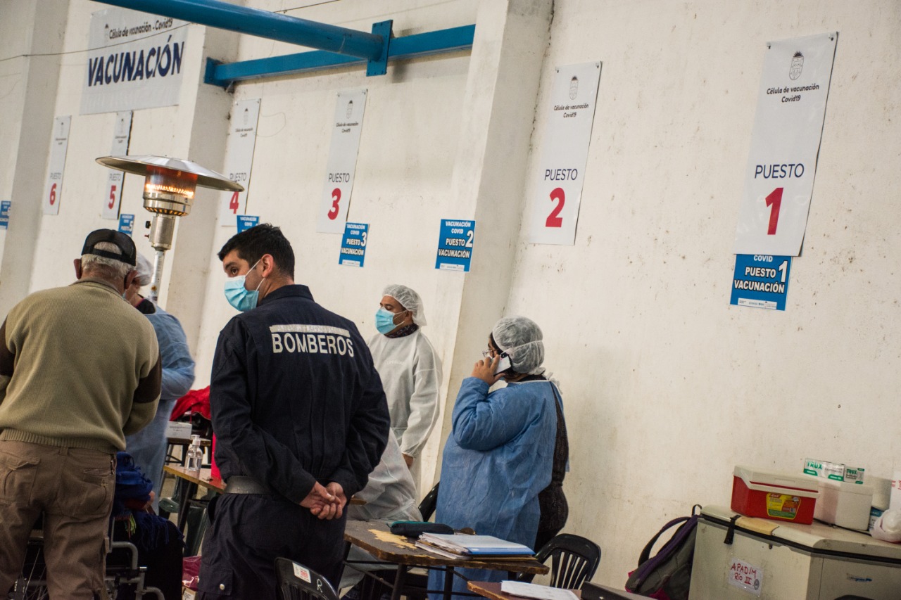 Mañana Lunes 7 de Junio la Vacunación Covid19 sigue en el Polideportivo municipal  