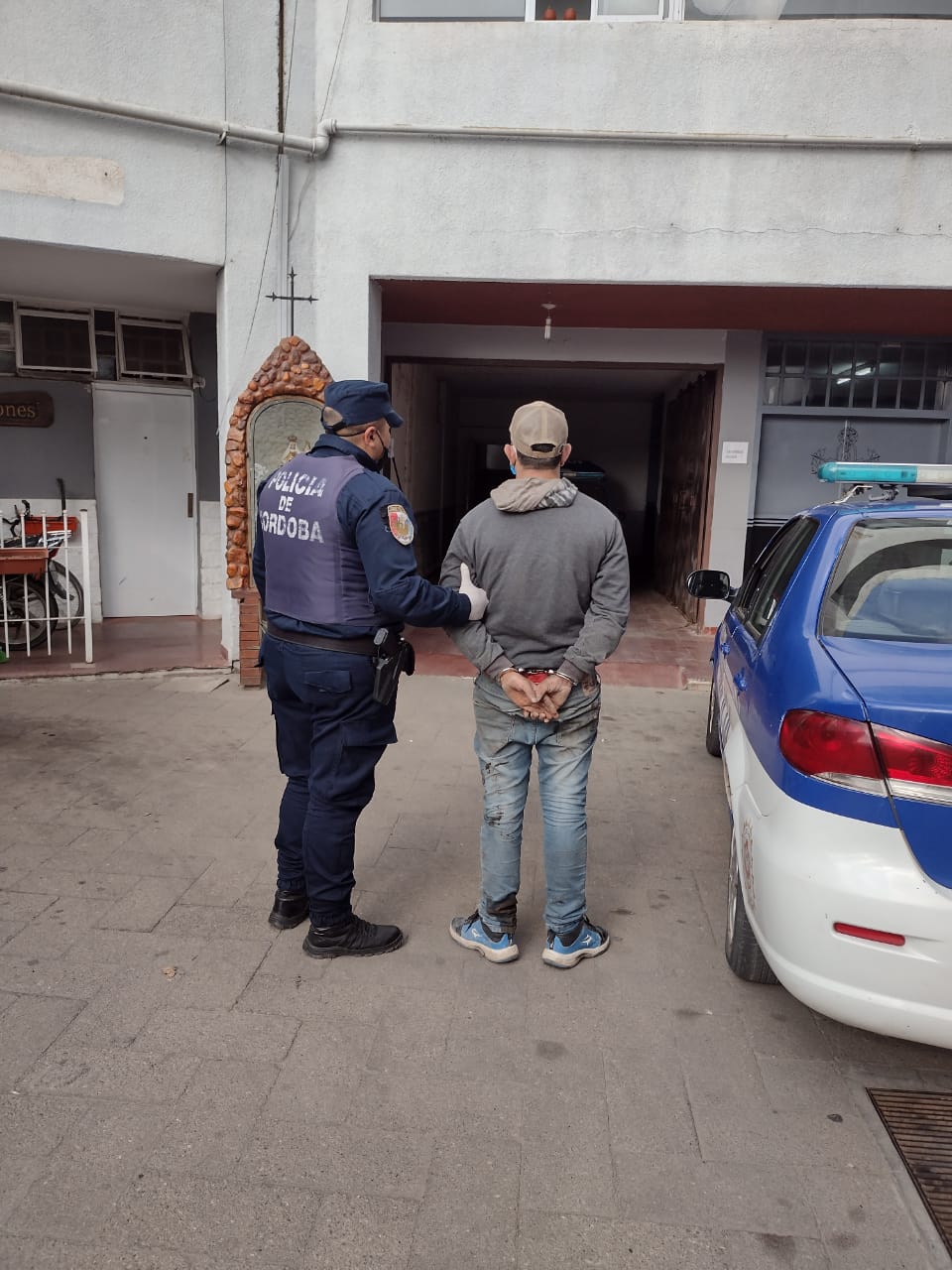 Parte Policial: SECUESTRO DE VEHÍCULO, DETENIDOS, APREHENSIÓN, SECUESTRO, VIOLACIÓN DE DOMICILIO  