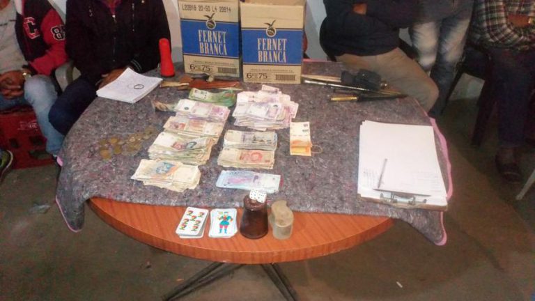 DOS DETENIDOS EN EMBALSE POR ORGANIZAR JUEGOS ILEGALES