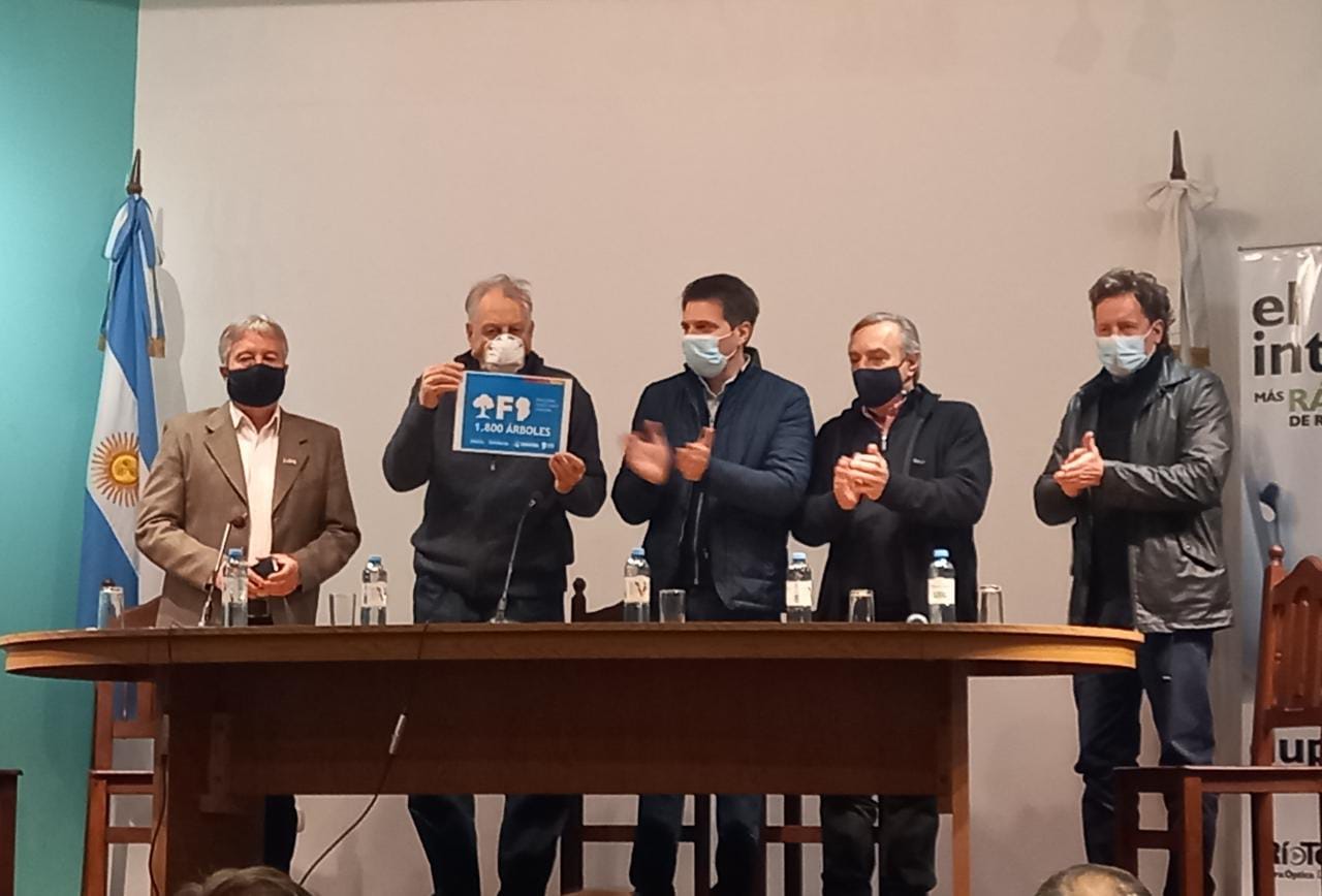 LA COOPERATIVA RECIBIÓ 1800 ÁRBOLES