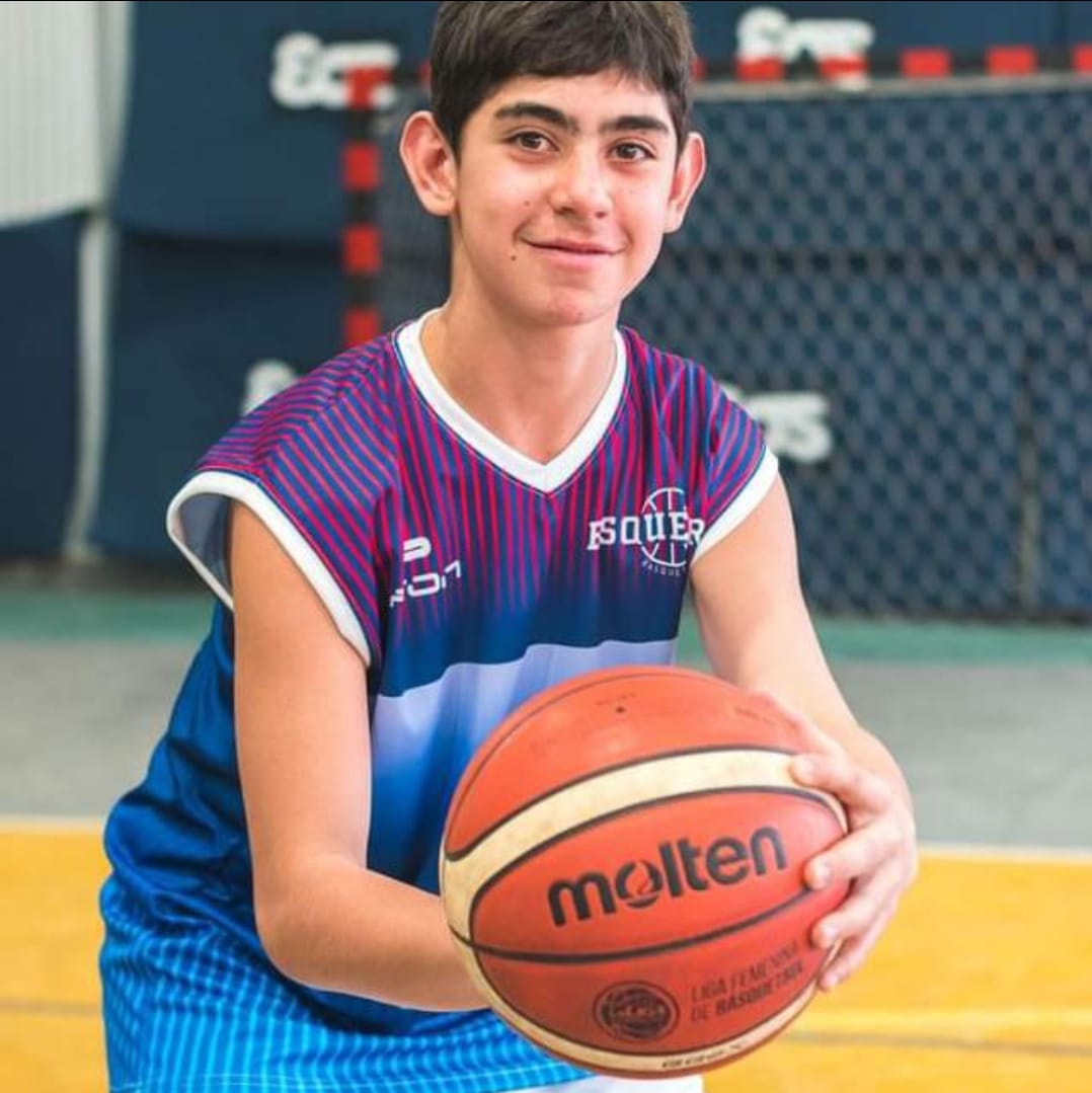 JUANCITO ESTÁ FELIZ PORQUE VOLVERÁ A JUGAR AL BÁSQUET