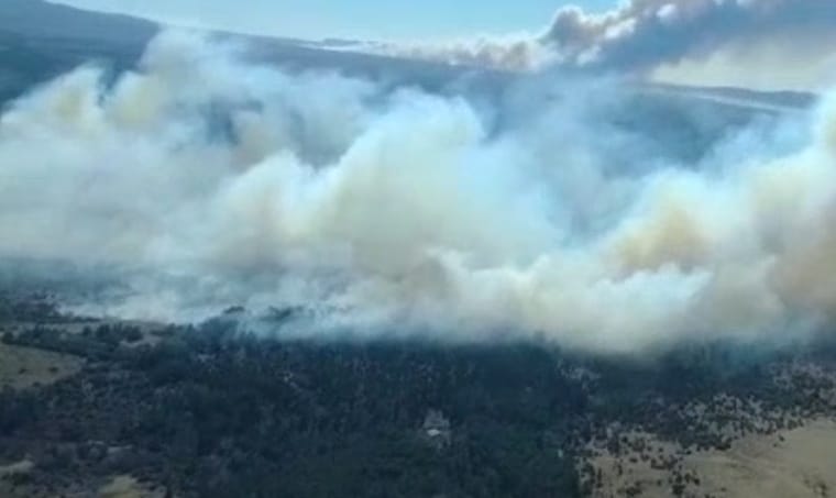 Bomberos de Río Tercero colaboran en el incendio de Villa General Belgrano