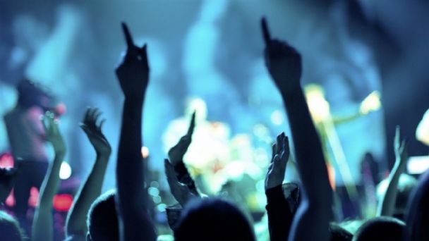 LÓPEZ: DESDE ESTÁ NOCHE VUELVEN LOS BOLICHES CON BAILE Y HASTA LAS 6