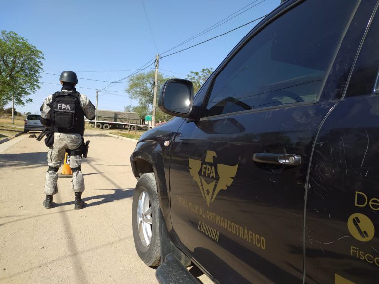 ALLANAMIENTOS EN RÍO TERCERO, TRAS UNA DETENCIÓN Y SECUESTRO DE UNA ENCOMIENDA CON COCAÍNA POR POLICÍA DE LA PROVINCIA
