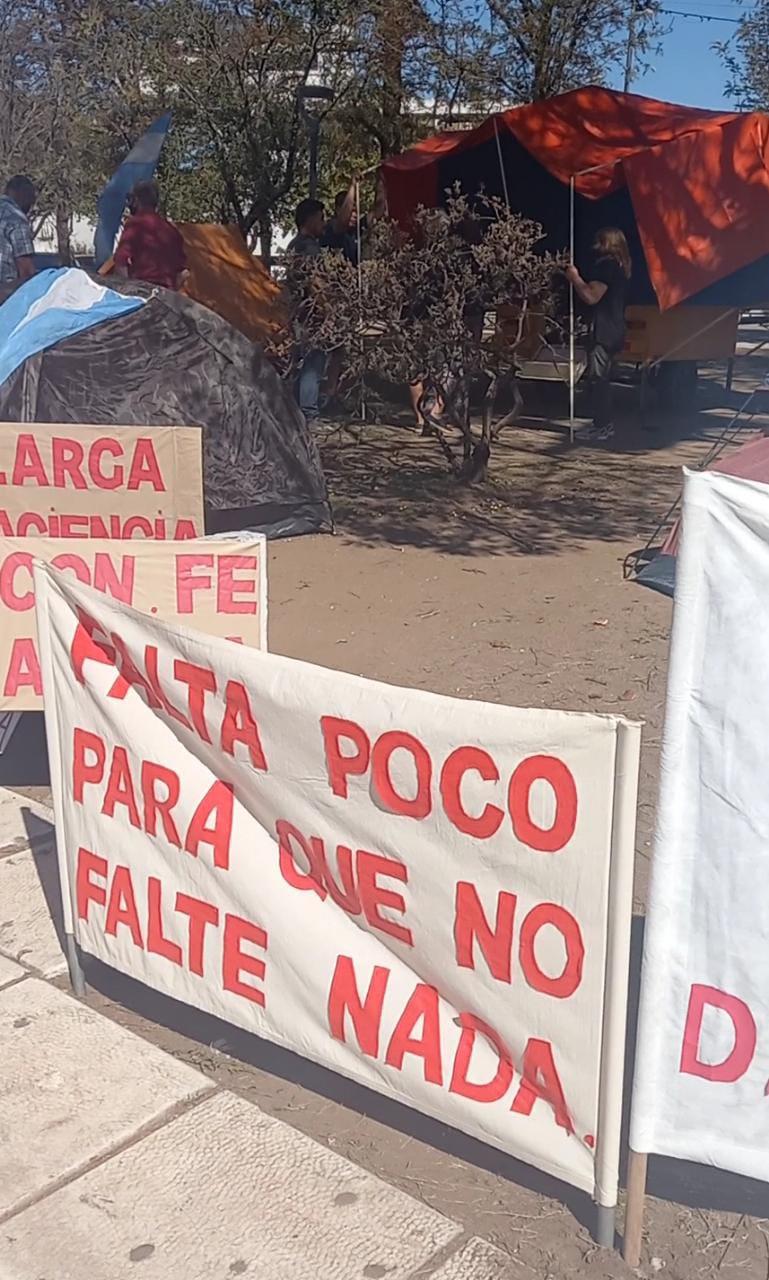 CONCEJALES DE LA UCR ACOMPAÑANDO EL ACAMPE