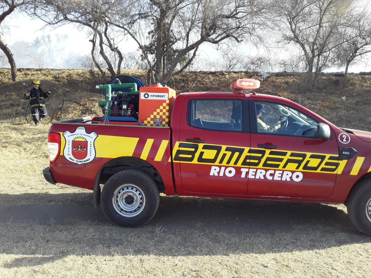 BOMBEROS: RESCATE DE PERSONAS Y CONTENCIÓN DE INCENDIOS DE PASTIZALES