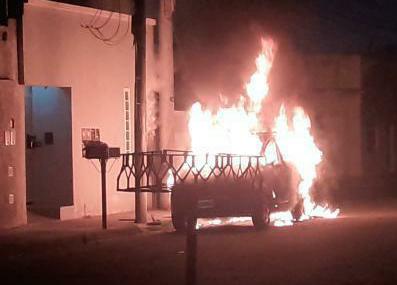 Abel Domínguez (Jefe de Bomberos):“Anoche nos llama la policía y nos avisa que había un vehículo incendiándose, los dueños se enteraron cuando llegaron los bomberos”