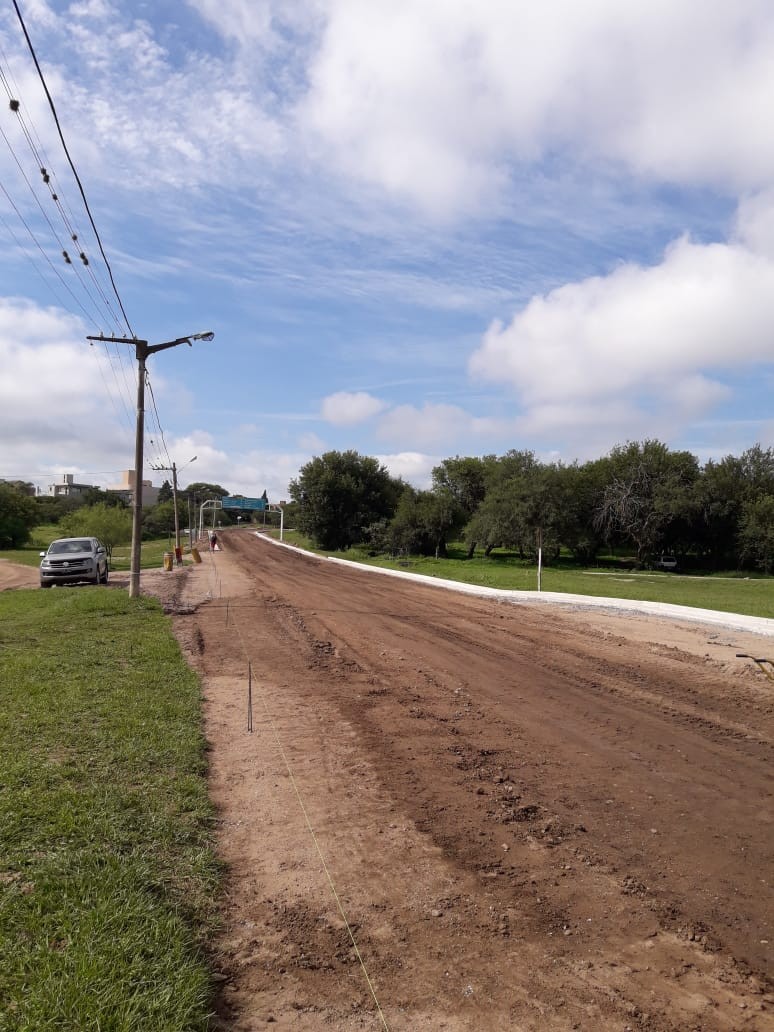 El Intendente Alberto Martino y el Secretario de Obras Marcos Ferrer visitaron la obra de adoquinado del Balneario Municipal