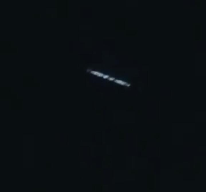 Reportan extrañas luces en el cielo en distintas ciudades del país