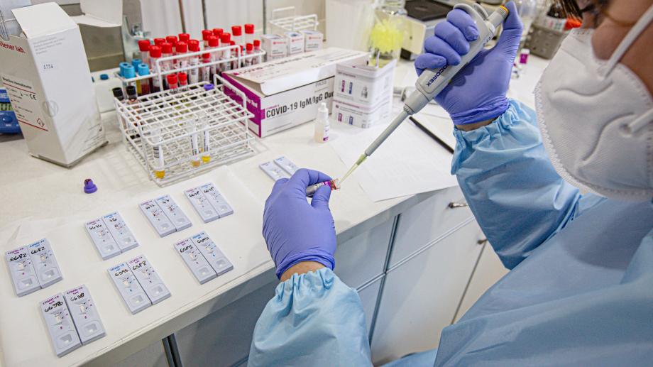 A PARTIR DE MAÑANA LOS JUBILADOS DE PAMI TENDRÁN TESTEOS SIN CARGO EN LOS LABORATORIOS
