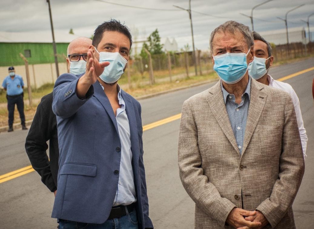 EL GOBERNADOR JUAN SCHIARETTI VISITÓ LA CIUDAD 