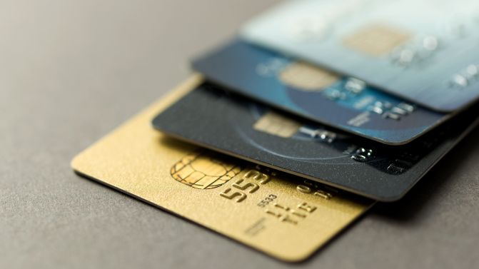 DANIEL MOUSIST: ES ILEGAL COBRAR PLUS POR PAGOS CON DÉBITO O CRÉDITO EN UNA CUOTA