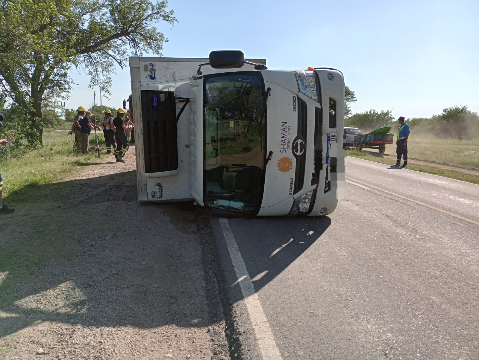 VUELCO DE CAMIÓN EN SOLITARIO CAMINO A EMBALSE
