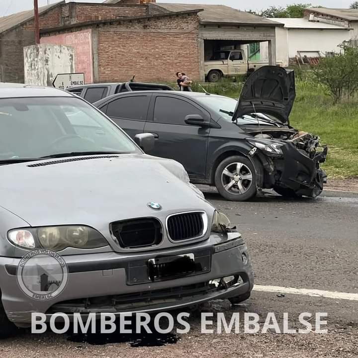 EMBALSE: UNA PAREJA DE RÍO TERCERO SUFRIÓ UN ACCIDENTE EN EL CRUCE EL QUEBRACHO 