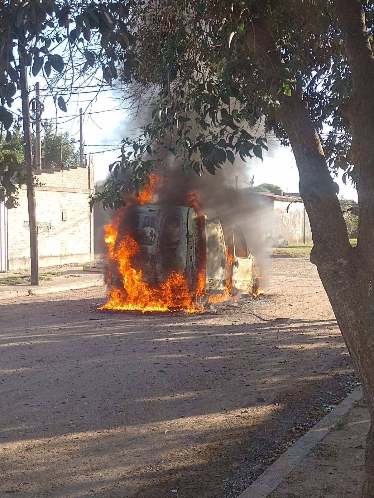 PARTE POLICIAL: INCENDIO DE VEHÍCULO EN BARRIO MAGNASCO 