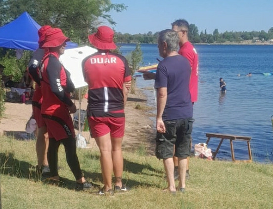 Operativo de emergencia en el Lago de Almafuerte: rescatan a una joven de 17 años con síntomas de ahogo