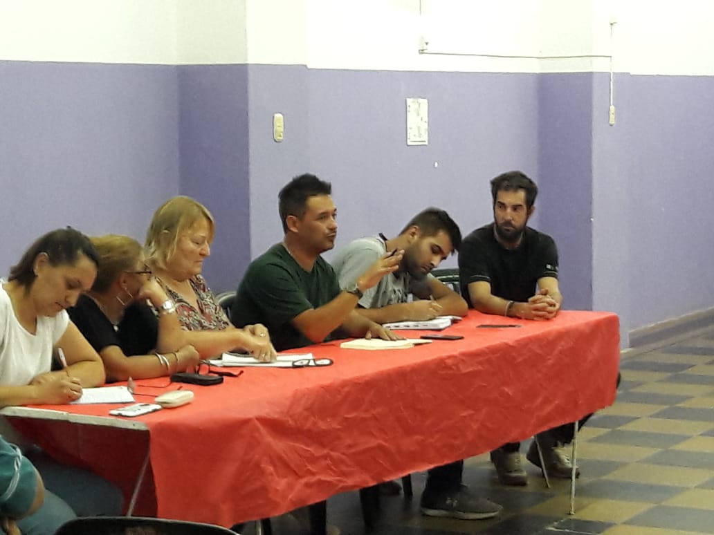 *Reuni&oacute;n Vecinal en Barrio El Libertador*