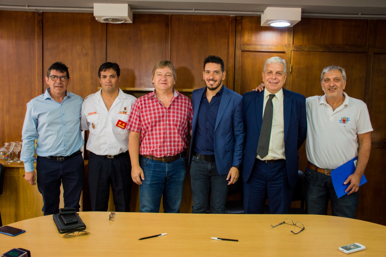 *FIRMA CONVENIO CON BOMBEROS Y ENTREGA DE SUBSIDIO*
