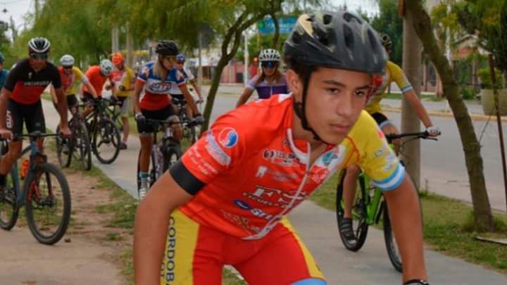 Gastón Bustos (Papá de Aukha):