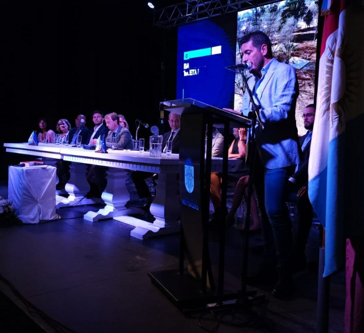 FERRER ANUNCIÓ 100% DE LUCES LED, UN GERIÁTRICO Y UN LOTEO MUNICIPAL