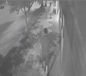 PIDEN COLABORACIÓN PARA IDENTIFICAR A UN HOMBRE QUE HABRÍA ATACADO Y ROBADO A UNA ADOLESCENTE SU TELÉFONO CELULAR