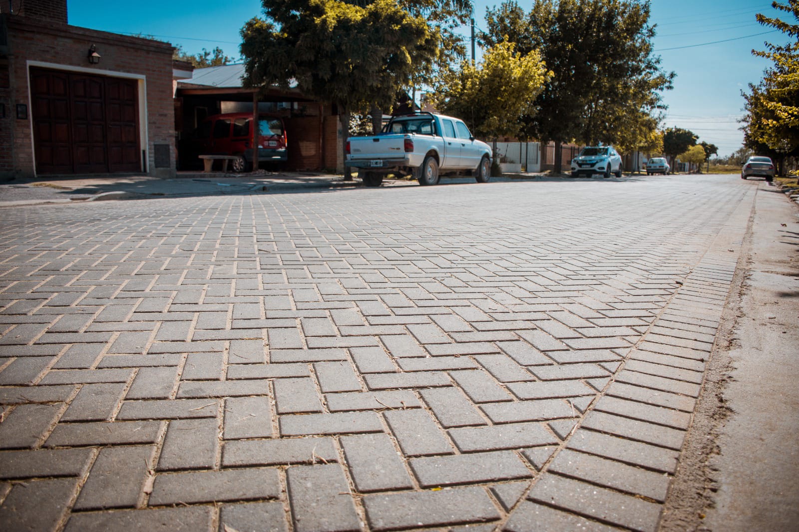 GRAN SATISFACCIÓN DE LOS VECINOS DE BARRIO ACUÑA POR LA OBRA DE ADOQUINADO