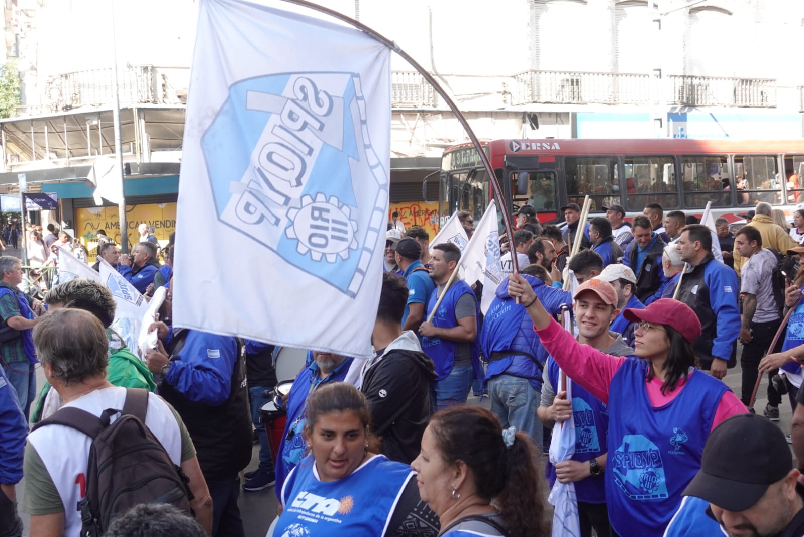 RECLAMOS POR LOS TRABAJADORES DE ATANOR: EL LUNES HABRÁ UNA NUEVA MOVILIZACIÓN Y AUDIENCIA