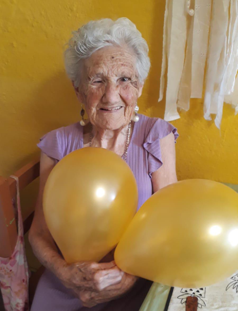 ¡FELICES 100 AÑOS NELIDA!