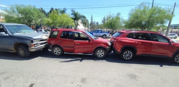 Parte policial: Triple choque en la intersección de Savio y Amado Nervo