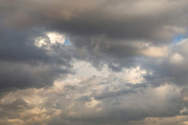 Jesús Canto de Infoclima: La semana será fresca, pero se viene una ola de calor hacia el fin de semana