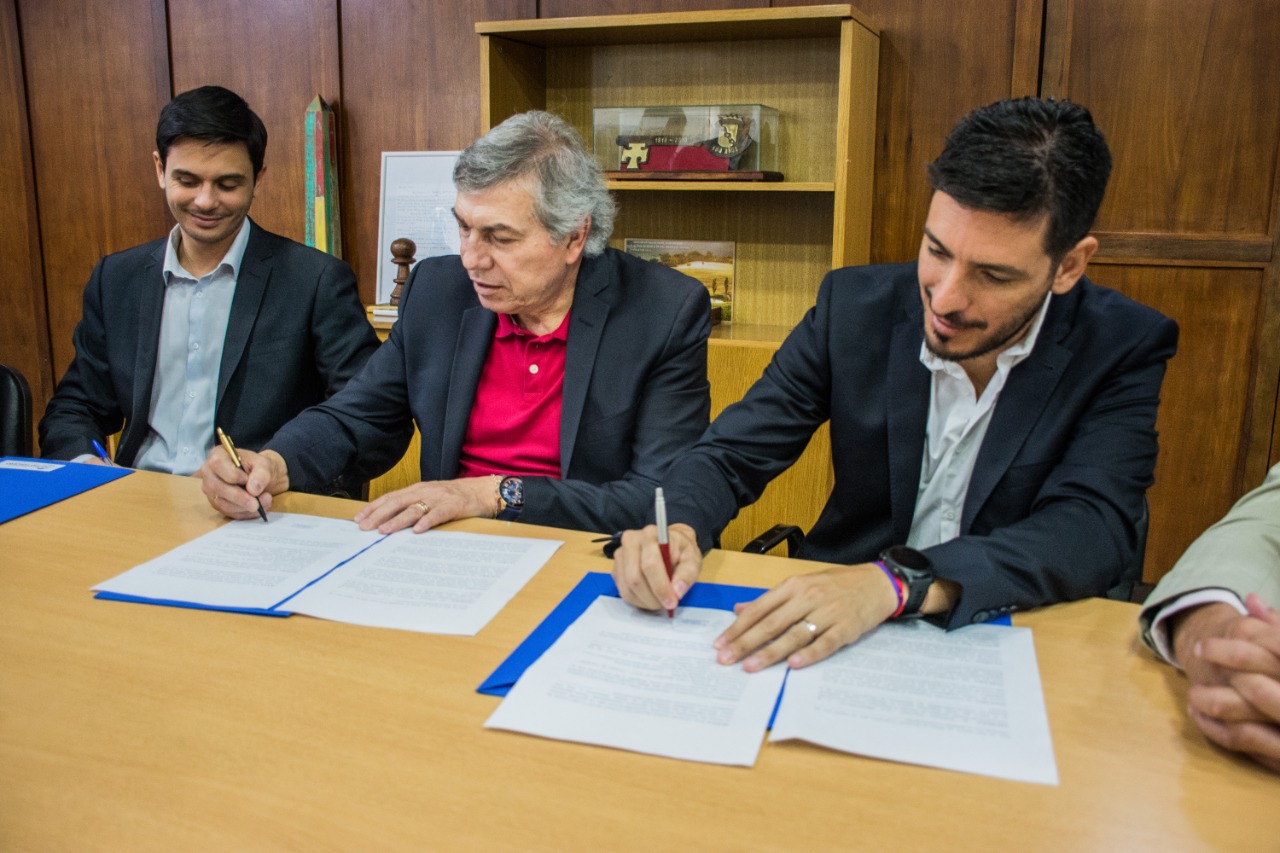 *FIRMA DE CONVENIO POR LA TARJETA ALIMENTARIA*