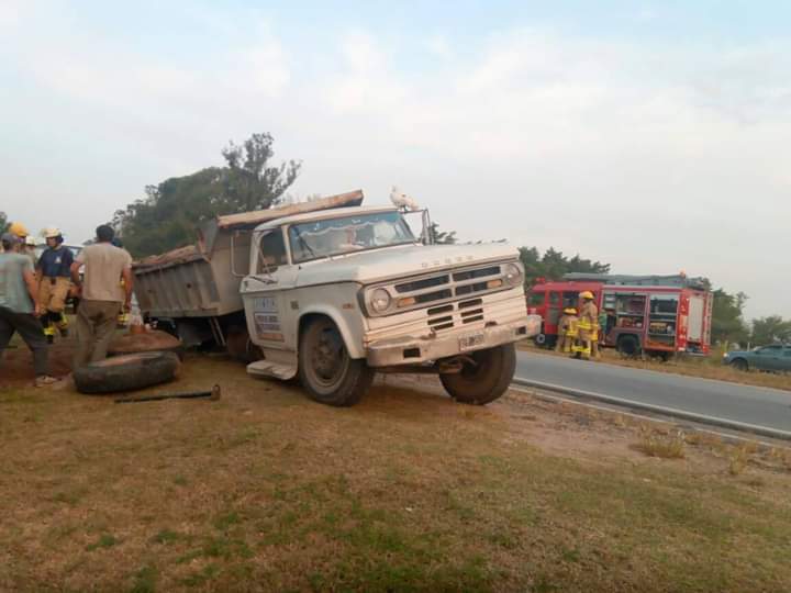Bomberos Almafuerte:  Cami&oacute;n sufri&oacute; un desperfecto mec&aacute;nico 