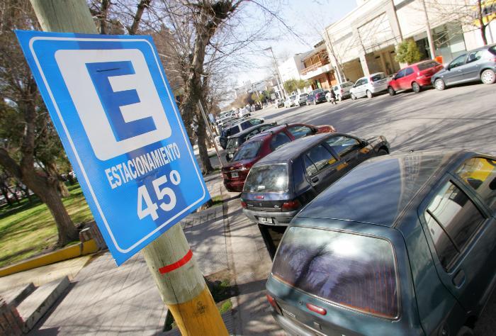 HARÁN UNA PRUEBA PILOTO DE ESTACIONAMIENTO A 45 GRADOS