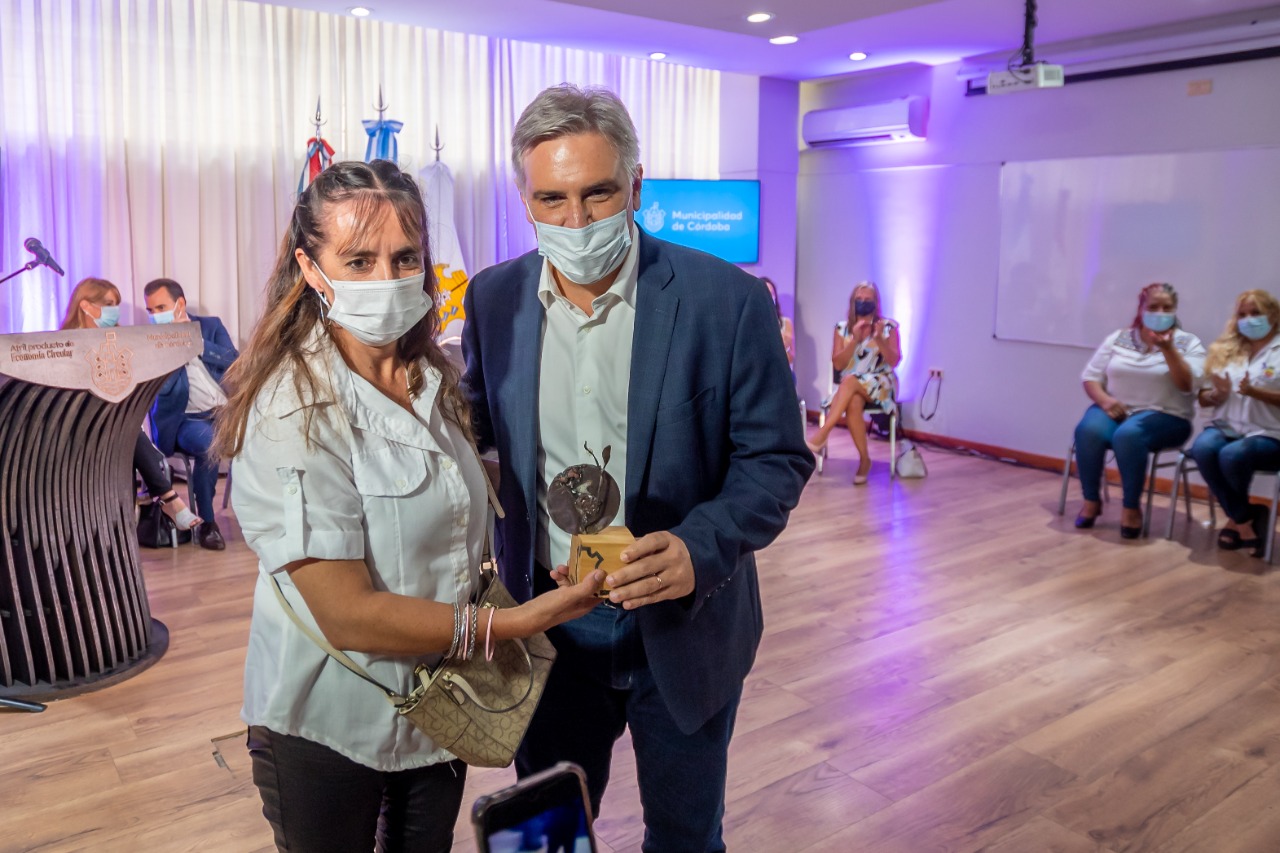 SE ROMPE UN TECHO DE CRISTAL EN CÓRDOBA