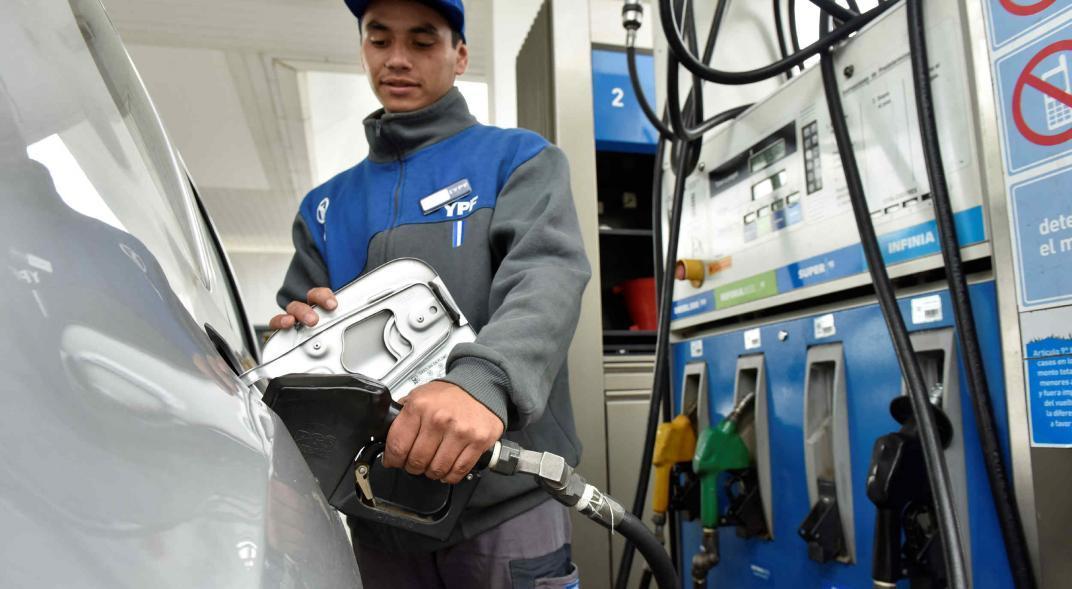  YPF sube 9,5% la nafta a partir de hoy  lunes