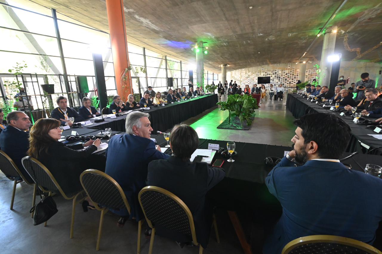 INTENDENTES DE TODO EL PAÍS DEBATIERON EN CÓRDOBA SOBRE *ESTRATEGIAS DE DESARROLLO ECONÓMICO EN ARMONÍA CON LA NATURALEZA*