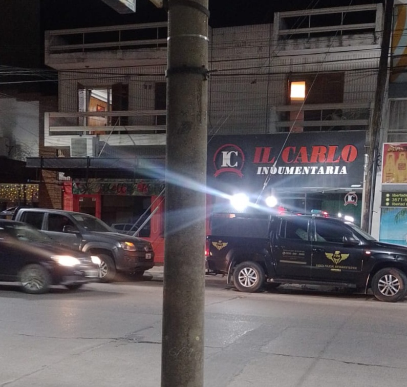RÍO TERCERO: OPERATIVO DE LA FPA EN CALLE LIBERTAD 