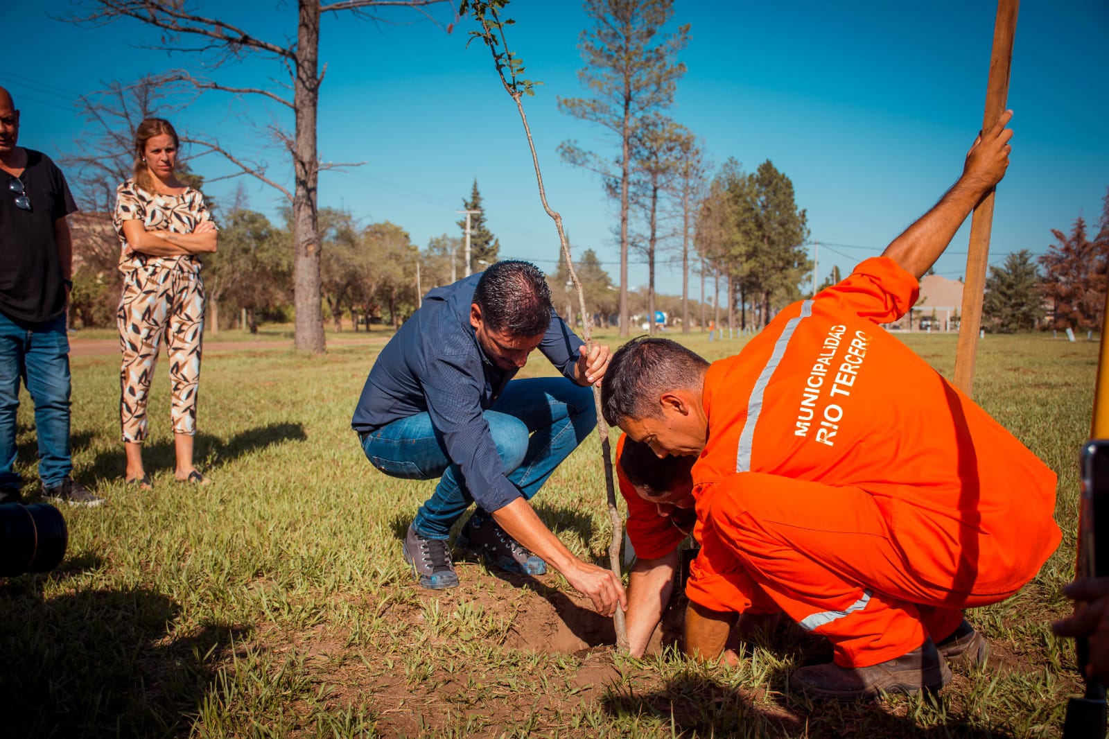 EL INTENDENTE MARCOS FERRER PLANTÓ EL ÁRBOL NÚMERO 10.000 