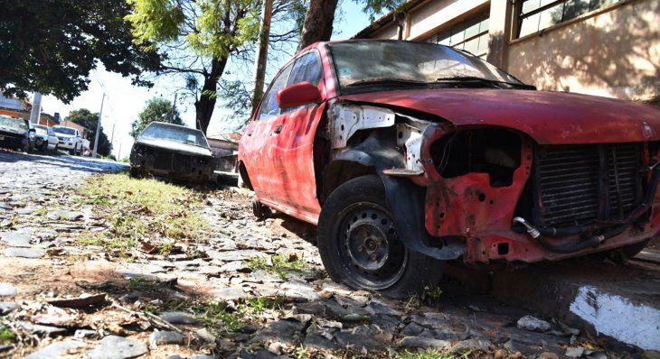ESTA SEMANA COMENZARÍAN A RETIRAR AUTOS ABANDONADOS EN LA VÍA PÚBLICA 