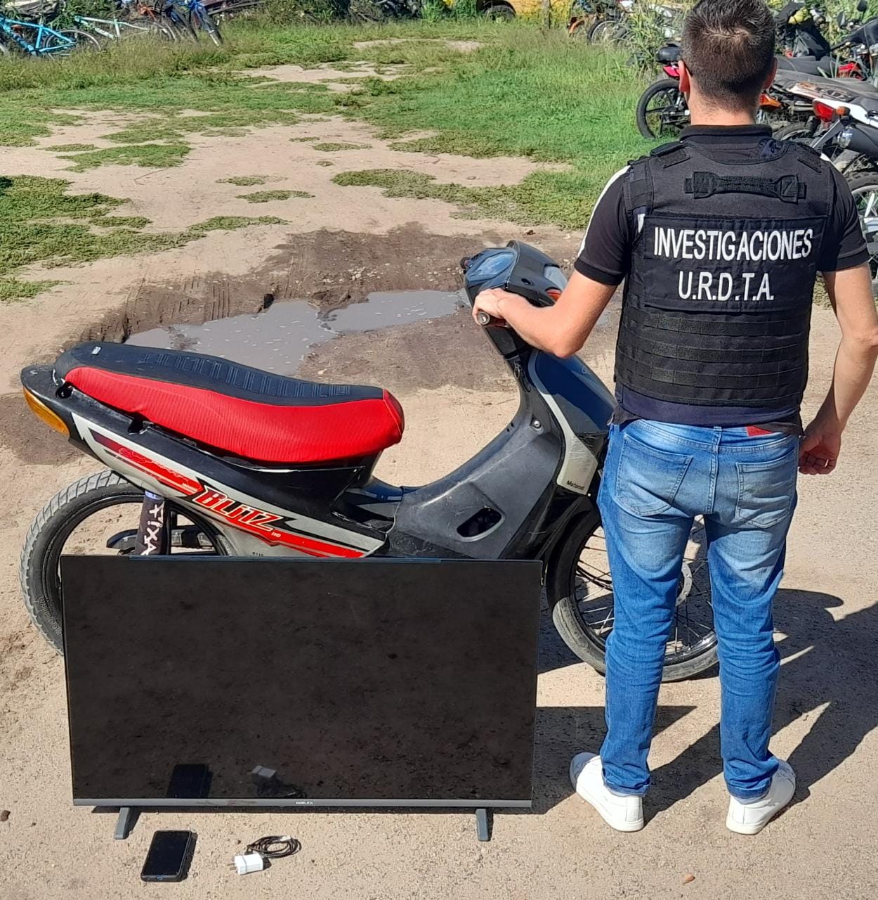 PARTE POLICIAL: DOS JÓVENES DETENIDOS POR UN HECHO DE ROBO OCURRIDO EN BARRIO EL LIBERTADOR 