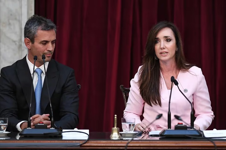 AUMENTO DEL 30% PARA DIPUTADOS Y SENADORES 