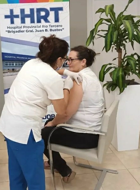 Hasta las 13 los adultos pueden completar esquemas de vacunación en el vacunatorio móvil del Hospital ubicado en el CECISA